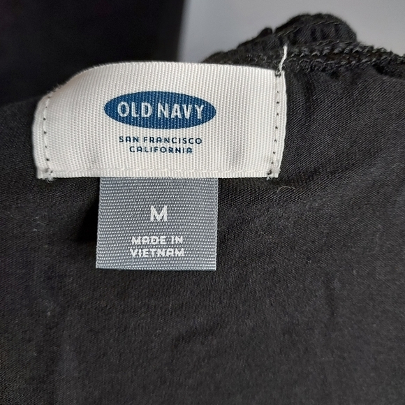 Old Navy Off-The-Shoulder Embroidered Top Black And White Size Medium - Picture 2 of 6